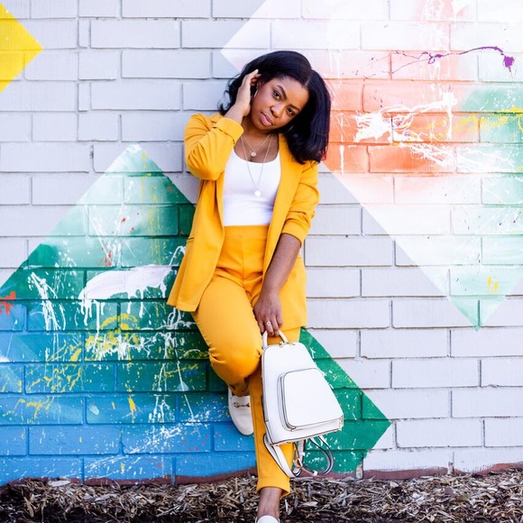 Meet your Posher, Camille - Picture 3 of 5